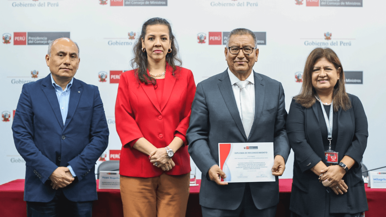 Transparencia en industrias extractivas Perú con reconocimiento al MINEM