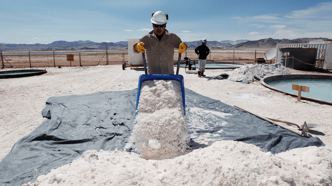 litio desde residuos mineros mediante recuperación de relaves y subproductos industriales.