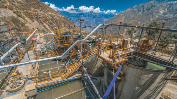 utilidad neta de Poderosa 2026 impulsada por el aumento del precio internacional del oro.