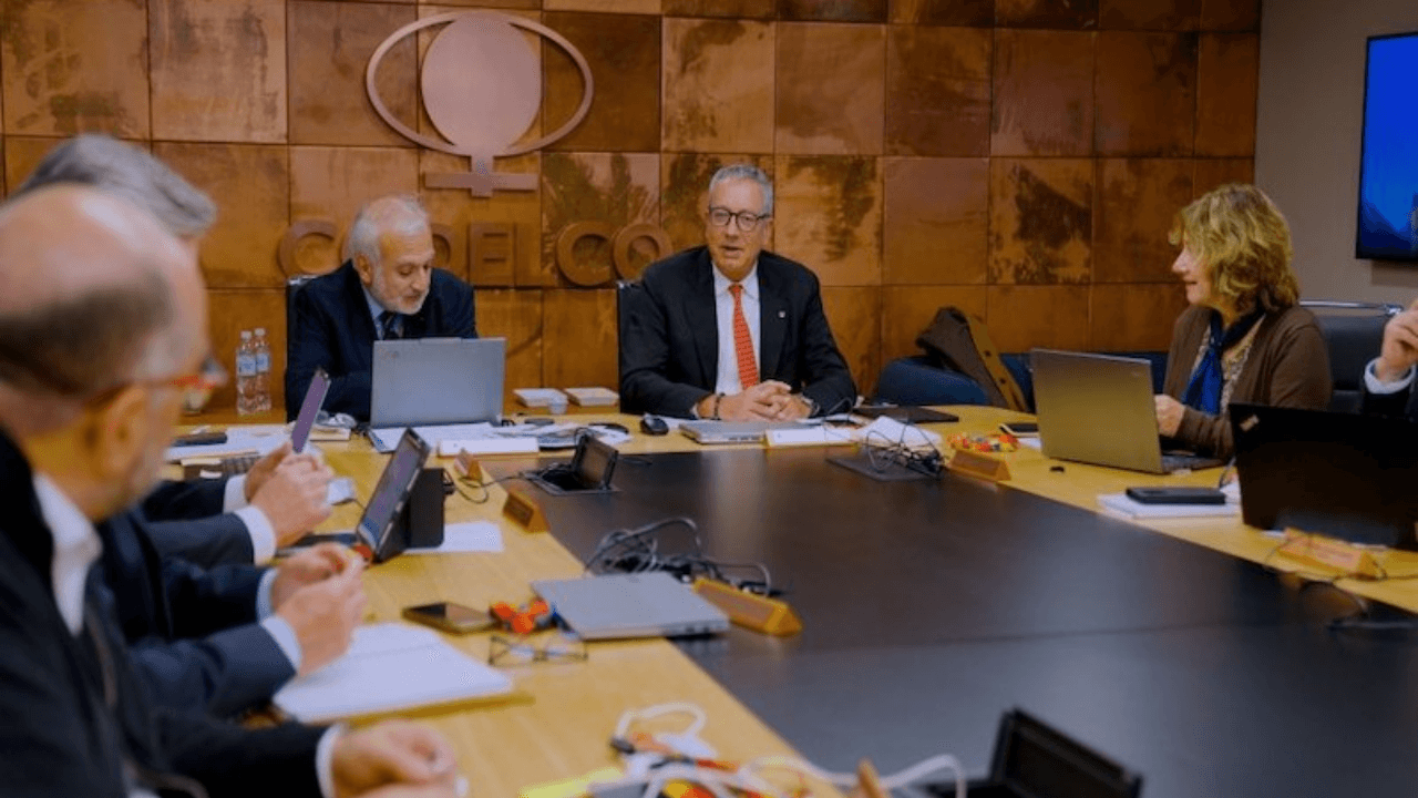 directorio de Codelco liderado por Bernardo Fontaine durante sesión estratégica.